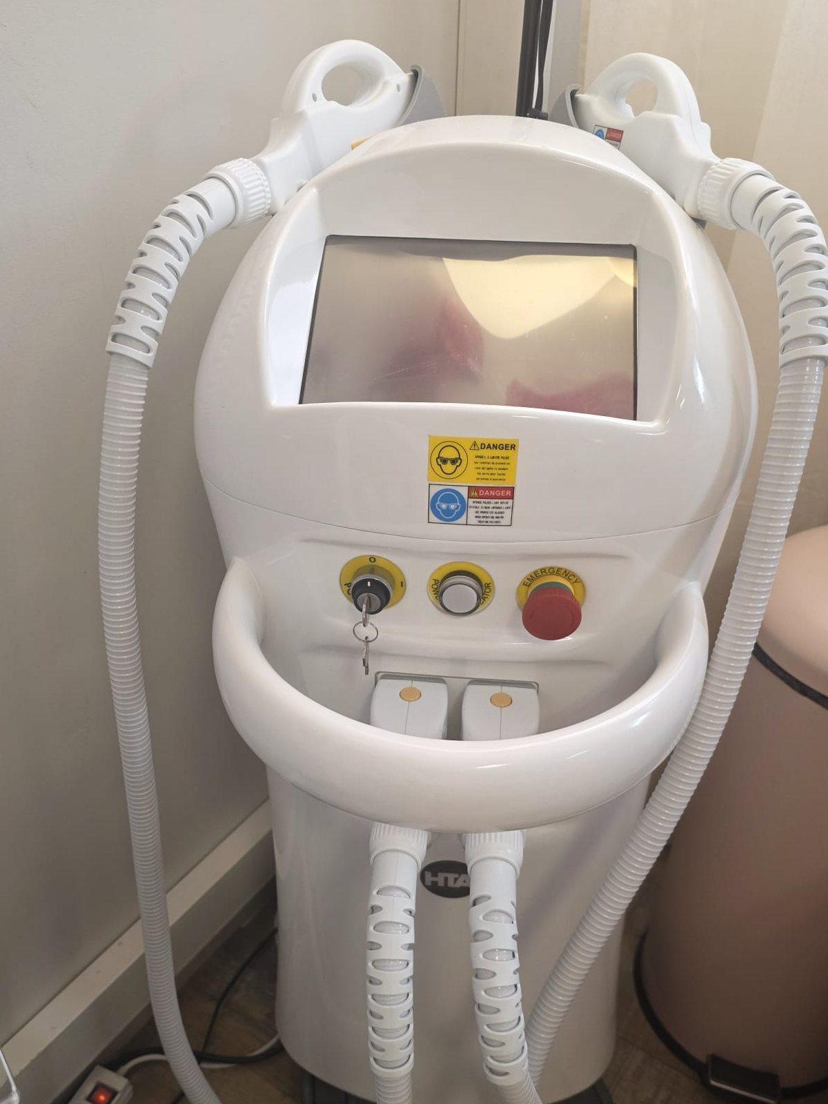 Appareil professionnel à lumière pulsée intense de l'institut Au Studio Beauté à Jacou